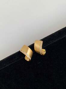 1 Pair Niche Design Twisted Asymmetrical Rhinestone Inlaid Textured Metal Earrings, Geometric Pattern, Elegant Copper Alloy - Gold - View 6