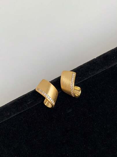 1 Pair Niche Design Twisted Asymmetrical Rhinestone Inlaid Textured Metal Earrings, Geometric Pattern, Elegant Copper Alloy