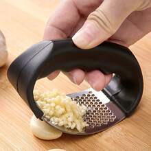 1个手动压蒜器，制作蒜蓉的实用厨房工具 - 黑色 - 查看 1