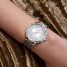 Guess 女士石英表，不锈钢表带，不锈钢表壳，石英机芯，适合日常佩戴和聚会 GW0402L1 - 銀色 - 查看 6