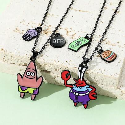 SpongeBob SquarePants 海绵宝宝主题：可爱卡通风格，创意独特，海绵宝宝和派大星金属吊坠项链/钥匙扣。适合场合：校园/通勤，可搭配休闲服饰（T恤、连帽衫），将项链或钥匙扣作为配饰，展现青春活力，瞬间提升整体造型。情侣/闺蜜礼物：海绵宝宝和派大星的“神圣友谊”主题，非常适合情侣套装或闺蜜礼物。