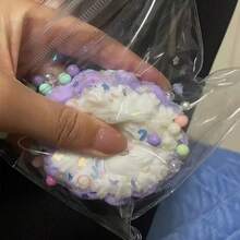 1个新款可爱超柔软挤压放松蛋糕 - TPR软胶挤压蛋糕慢回弹 - 适合青少年和办公室娱乐放松礼物 - 节日、派对、生日礼物（款式和颜色随机） - 彩色 - 查看 8