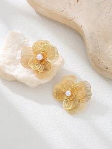 1 Pair Metal Textured 3D Multilayer Flower Stud Earrings, Elegant And Creative Gold Earrings, Versatile Faux Pearl Earrings Suitable For Women To Attend Banquets, Parties, Gatherings, Daily Wear, Dates, Great As Spring Gift For Girlfriend - Yellow Gold - View 3