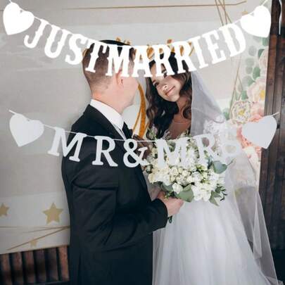 2pcs/Set[Romantic Wedding Banner] White Heart-Shaped "Congratulations" And "Mr. & Mrs." Banner, Wedding Decoration, Suitable For Romantic Outdoor Wedding, Bridal Shower, Celebration Events And Wedding Photography Props, Engagement, Wedding Party, Bachelorette Party, Wedding Decor, Festive Wedding Decoration Flag, Wedding Backdrop Wall Decor - Hanging, Paper Material