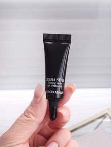 GIORGIO ARMANI [迷你装] CREMA NERA 紧致眼霜 5ml / 蕴含靶向肽的抗衰老眼霜 / 一款浓缩高效的抗衰老眼霜，专为提拉、紧致和抚平眼周肌肤而设计 - New - 5ml - 查看 5