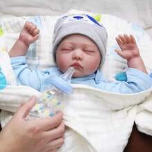 Muñeca de renacimiento de silicona articulada de 55 cm, viene con un juguete de peluche de jirafa. - Multicolor - Ver 4