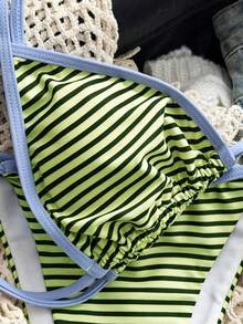 Maiô sexy de verão com estampa patchwork listrada verde, perfeito para o Dia dos Namorados, aniversários na praia e looks para a praia. Conjunto de biquíni feminino elegante e casual de duas peças em estilo boêmio para férias. - Verde - Ver 4