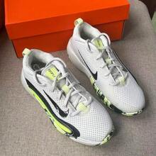 Nike Sabrina 2 青少年篮球鞋，具有减震和耐用外底 - 灰色/黑色/綠色 - 查看 8