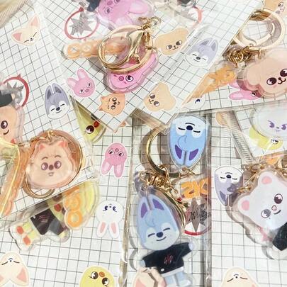 动漫周边可爱新款KPOP双面印花透明亚克力钥匙扣挂件配饰，Stray Z粉丝收藏礼物，圣诞节生日礼物送给朋友