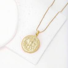 1件18K镀金铜圆形吊坠项链，奢华珠宝，简约设计，精美女士礼物 - 金色 - 查看 4