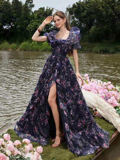 Faeriesty 优雅方领印花连衣裙，泡泡袖设计，高开衩，露背系带，多层雪纺裙摆，适合婚礼宾客、浪漫摄影、花园派对、新娘写真和自然主题拍摄等场合。