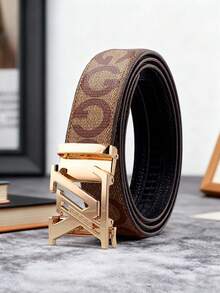 Ceinture en PU avec boucle automatique à lettres gaufrées pour hommes. Disponible en noir et marron, la boucle est plaquée or, argent et gunmetal. Elle présente un design réglable avec un look élégant et luxueux, convenant aussi bien aux occasions professionnelles que décontractées. Un cadeau idéal pour la Fête des Pères et les anniversaires. - Multicolore - Voir 5