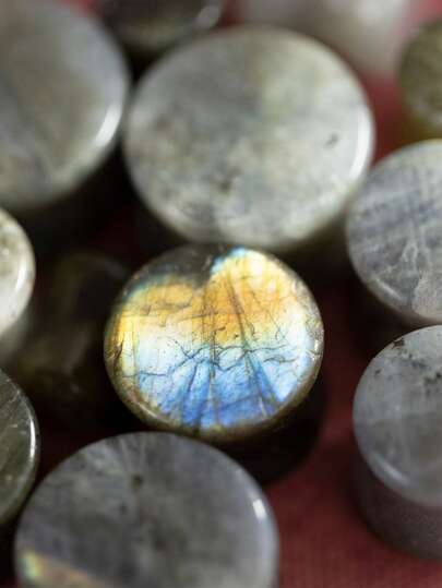 1 par de pendientes tipo dilatadores con piedras brillantes de estilo bohemio retro y rock, joyería de perforación unisex adecuada para uso diario y fiestas, un gran regalo