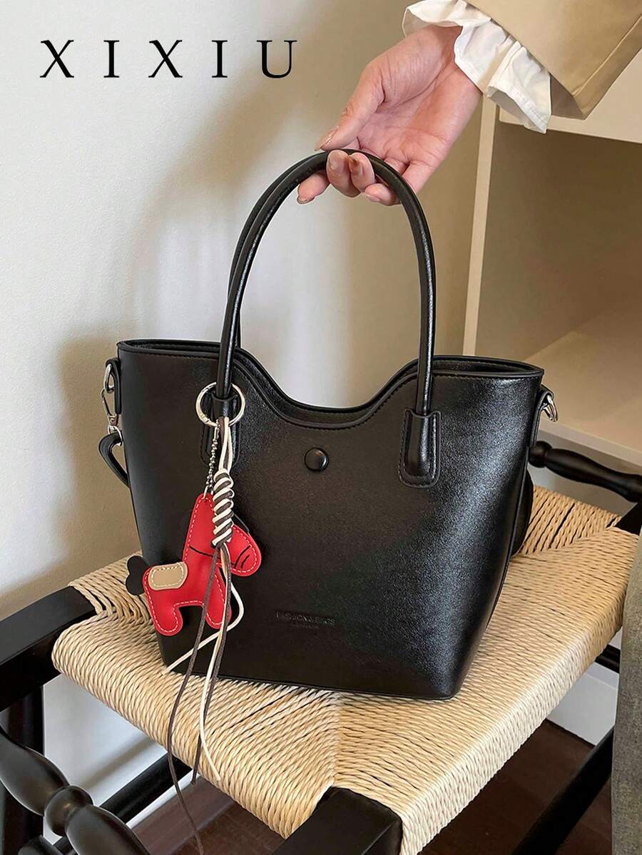 女士新款简约纯色水桶包，轻奢高端亮面手提包，通勤百搭单肩包。