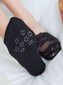 Women's Lace Invisible No-Show Shallow Mouth Socks Silicone Non-Slip Summer Low Cut Transparent Ankle Boat Socks - Multicolor - View 4