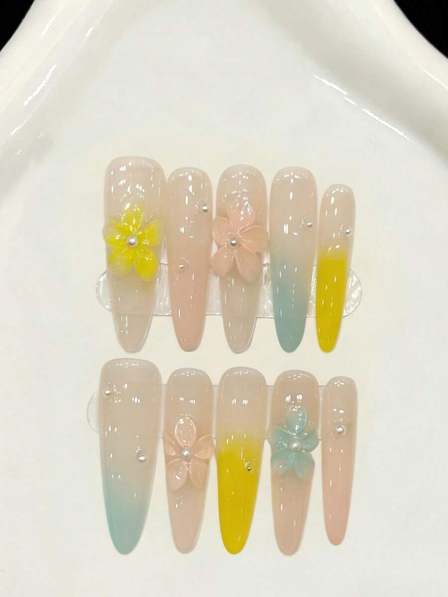 10片装长款尖头手工美甲贴片，适合派对和日常佩戴，多种颜色可选，闪亮亮草绿色、浅蓝色和浅粉色组成春日系，易于佩戴。10片Y2K风格手工美甲贴片，闪亮夺目，适合女孩和女士在节日派对和日常佩戴。