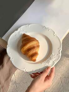 1 chiếc đĩa sứ dập nổi kiểu Pháp, đĩa tráng miệng trang nhã cho tiệc trà chiều, bộ đồ ăn cao cấp. - trắng - Xem 1