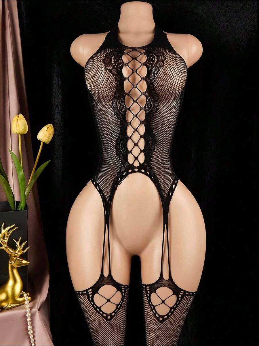 Purely Seductive, This Hot Girl Off-The-Shoulder Fishnet Jumpsuit Features A Sexy Cutout Design, Creating A Highly Alluring Atmosphere. HWCE - 黑色 - 查看 1