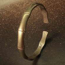 1件手工竹结几何铜手镯，仿生设计，兼具自然力量与韵律，适合专业人士或中国风爱好者佩戴，寓意稳步前进。 - 銅色 - 查看 5