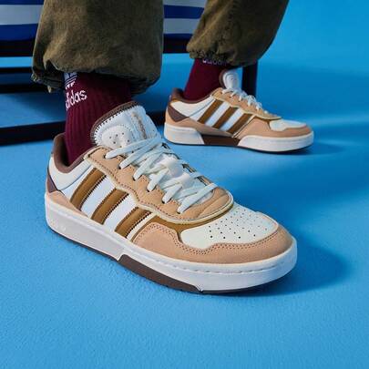  Adidas COURTIC "Bread Shoes" Classic Sports Skateboard Shoes, Suitable As Gift For Boyfriend, Family