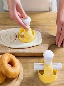 2 Pieces DIY Donut Making Set, Non-Stick Plastic Donut Mold With Spoon & Tongs, Easy To Use Baking Tool For Home, RV & Outdoor Kitchen, Precise Round Cutting, Durable PP Plastic Material - Yellow - View 2