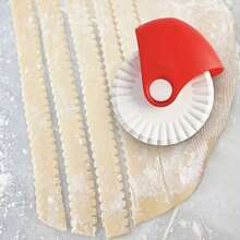 1 st. pajskalskärhjul, degrulle, degskärhjul, pastarulle, pizzaskärare, köksredskap, användbart verktyg, köksnödvändigheter, studentboendetillbehör - Multifärgad - Visa 11