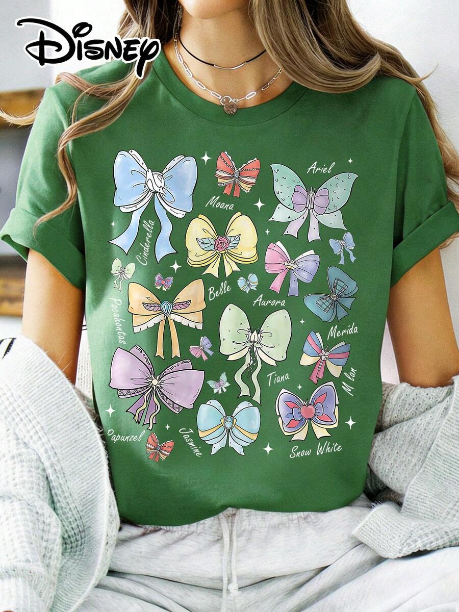 Disney Official Authorization | Women's Street Casual Short-Sleeve T-Shirt, Featuring Exclusive Bow Prints Of Multiple Princesses Including, Belle, And Ariel. The Hand-Painted Watercolor Design Ensures Each Bow Corresponds To The Iconic Elements Of One Princess. Made Of Opaque Fabric, It Is Machine Washable, Versatile For Daily Casual Wear, And Suitable For Spring And Summer. - Vert - Voir 1