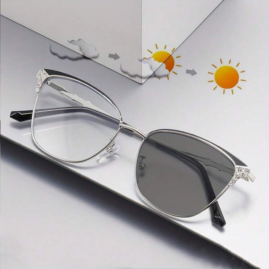 A New Stylish Women's Eyeglass, Featuring An Easy-To-Use Metal Frame, Adorned With Diamond Decorations And A Cat-Eye Design, Suitable For Dual Use, Equipped With  And Photochromic Lenses To Effectively Protect Your Eyes. - 黑色和金色的框架 - 查看 1