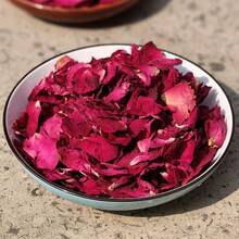 1 pièce 100g/200g/300g Décoration de maison Parfum Fleur artificielle Confettis colorés Pétales Décoration Matière première parfumée pour l'artisanat, Convient pour la fabrication de savon et de bougies, Convient pour l'armoire, la cuisine, le meuble à chaussures, l'air frais, Convient pour le bain de pieds, le bain de corps complet, les sacs faits main DIY, la décoration de fête de mariage, la décoration de confettis colorés, les accessoires de décoration de chambre à coucher, la matière première de sachet, le bain et la douche - pétales de rose - Voir 4