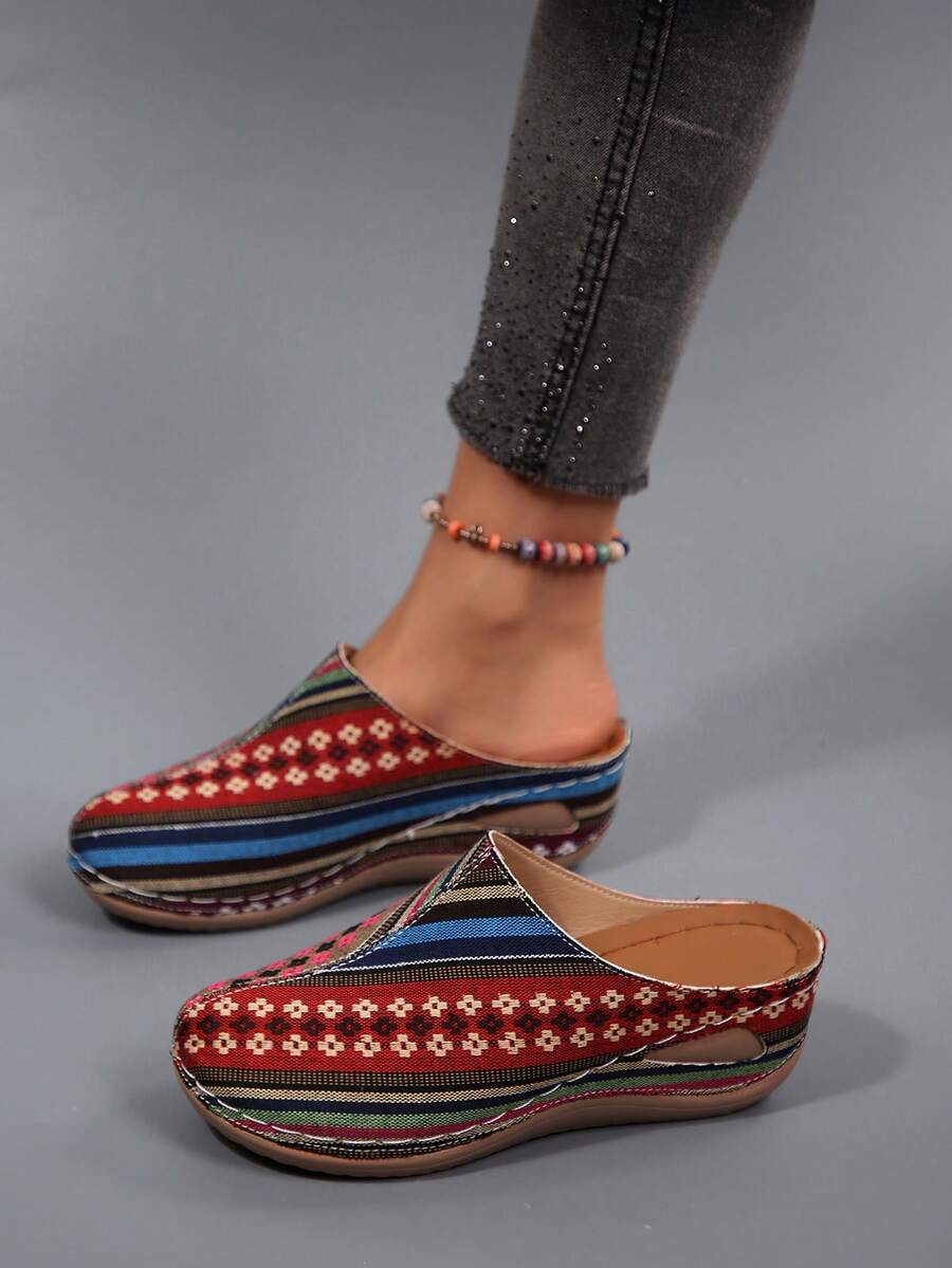 Dép lê đế xuồng thoải mái cho nữ, kiểu dáng tối giản thời trang, mũi kín, phù hợp để mang hàng ngày.