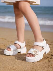 This Soft, Thick-Soled Girls' Sandals Feature A Floral-Embellished Strap, A Fashionable Summer Style Suitable For Children Aged 3 To 15 To Wear For Outdoor Vacations And Beach Activities. - White - View 9