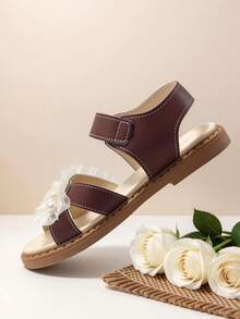 1双女童棕色凉鞋，防滑平底凉鞋，珍珠蕾丝饰边魔术贴公主鞋，适合夏季郊游、休闲聚会、日常穿着、婚礼和派对等场合。 - 棕色 - 查看 5