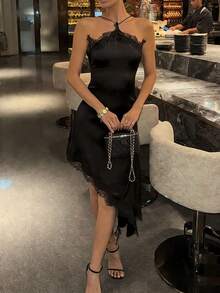 女士缎面蕾丝边饰不对称下摆露背吊带中长连衣裙，优雅修身，适合鸡尾酒会、晚宴、婚礼宾客及俱乐部穿着 - 黑色 - 查看 4