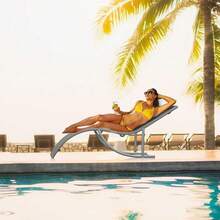 Sillas de salón Conjunto de 2, Sillas de salón al aire libre de aluminio, diseño en forma de S se ajusta a las curvas del cuerpo para una mayor comodidad, Silla de salón para la piscina, el jardín, la playa, el camping y el patio trasero - camello claro - Ver 7