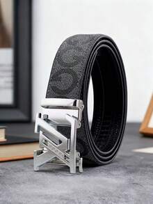 Ceinture en PU avec boucle automatique à lettres gaufrées pour hommes. Disponible en noir et marron, la boucle est plaquée or, argent et gunmetal. Elle présente un design réglable avec un look élégant et luxueux, convenant aussi bien aux occasions professionnelles que décontractées. Un cadeau idéal pour la Fête des Pères et les anniversaires. - Multicolore - Voir 12