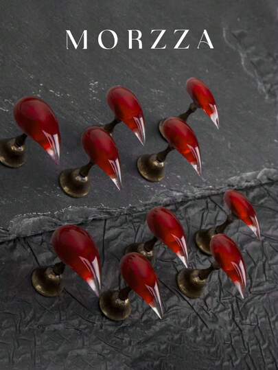 Améliorez instantanément votre look avec 10 pièces de 25 mm d'ongles à griffes de chat courts, vintage, décontractés, élégants, minimalistes, à la mode, modernes, quotidiens, pour le Nouvel An et la Saint-Valentin. Pointes transparentes rouges vives. Kit d'ongles faux à clipser. C'est un bon choix pour le Nouvel An et la Saint-Valentin.