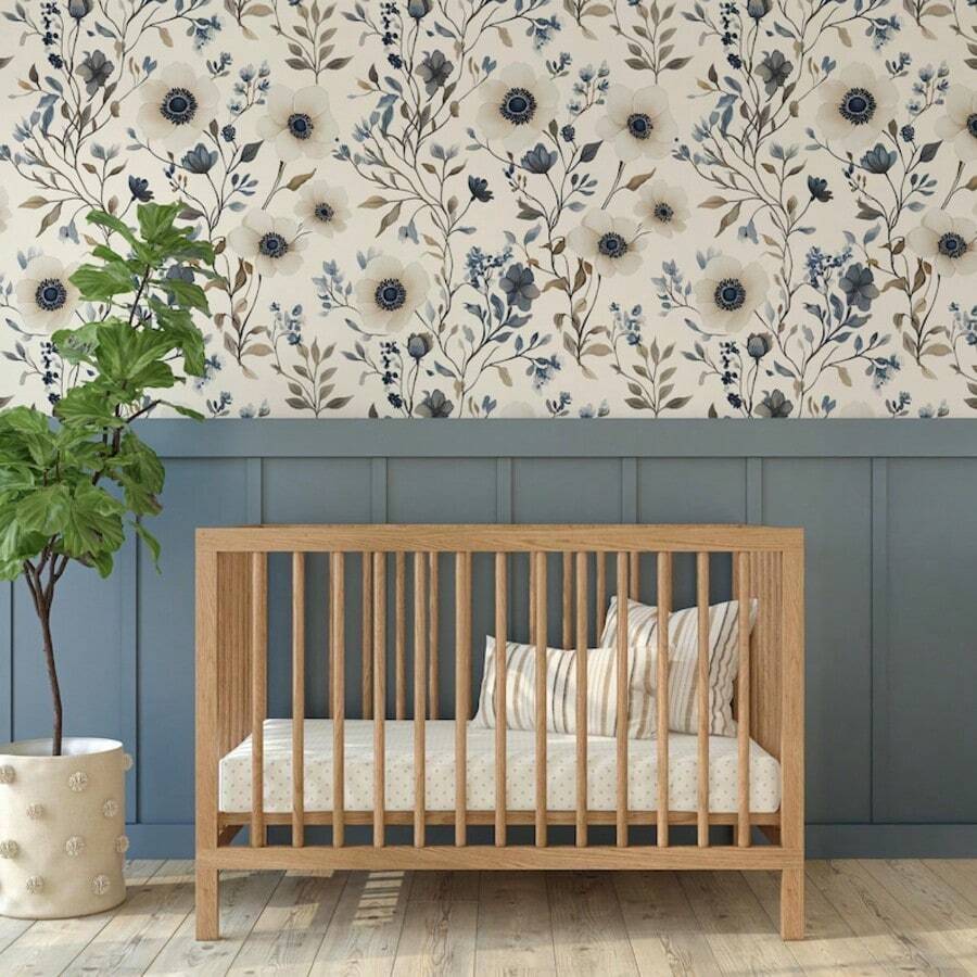 Giấy dán tường họa tiết hoa hải quỳ màu kem, điểm nhấn màu xanh hải quân, họa tiết thực vật cổ điển, phong cách Academia Cottagecore nhẹ nhàng, có thể tháo rời và dán dễ dàng, đã có sẵn keo, chất liệu vinyl. - 1PC - Xem 1
