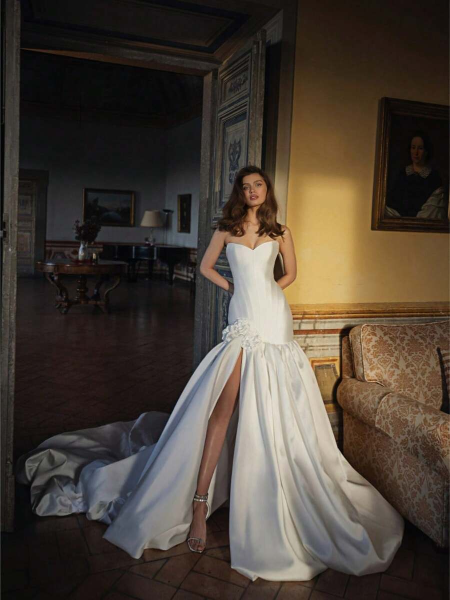 Glamorous Strapless Mermaid Wedding Dress With Open Back In Satin – Sophisticated Floor-Length Bridal Gown Featuring A Flattering Corset Bustier, Daring Backless Design, And Figure-Hugging Mermaid Silhouette In Lustrous Satin, Perfect For Weddings, Christmas Galas, Halloween Balls, Formal Dances, Birthday Celebrations, And Special Evening Events. A Versatile Choice For Wedding Receptions, Holiday Parties, Anniversary Dinners, Luxury Getaways, Black-Tie Occasions, Cocktail Gatherings, Bridal Showers, Wedding Guest Attire, Graduation Formals, Homecoming Events, And As A Dramatic Bridesmaid Or Statement Evening Gown. - 白色 - 查看 1