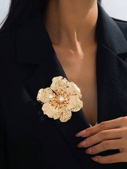 1pc Niche Design Elegant Pleated Large Flower Brooch, Chic Golden Metal Delicate Floral Brooch For Women, Suitable For Daily Wear, Banquet, Party, Wedding, Gift For Friends