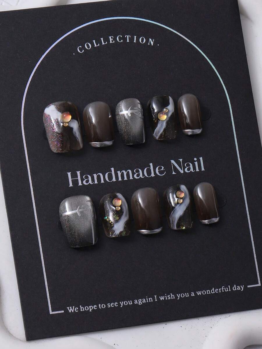 Set de 10 piezas de cubiertas de uñas cuadradas cortas estilo europeo, tema negro de Y2K y diseño de degradado pintado a mano con flores. 1 pieza de gel de gelatina y 1 pieza de lima de uñas. Perfecto para la vida diaria y para disfraces en el festival de música de Coachella, uñas postizas y productos para el cuidado de las uñas. Uñas postizas hechas a mano - Negro - Ver 1