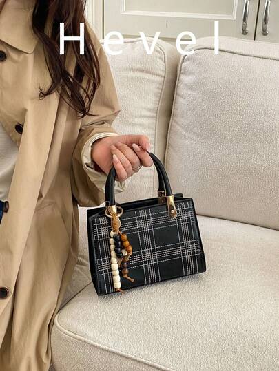 1件优雅女士纯色绗缝方形手提包，配有双提手、可调节肩带和拉链，时尚百搭，适合日常使用、购物、约会等场合，黑色款。