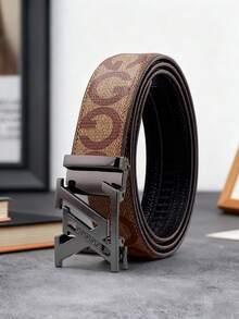 Ceinture en PU avec boucle automatique à lettres gaufrées pour hommes. Disponible en noir et marron, la boucle est plaquée or, argent et gunmetal. Elle présente un design réglable avec un look élégant et luxueux, convenant aussi bien aux occasions professionnelles que décontractées. Un cadeau idéal pour la Fête des Pères et les anniversaires. - Multicolore - Voir 7