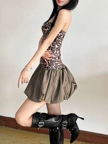 Kliou 女士无袖性感派对连衣裙，豹纹印花抹胸迷你针织A字裙摆喇叭下摆修身连衣裙 - 棕色 - 查看 4