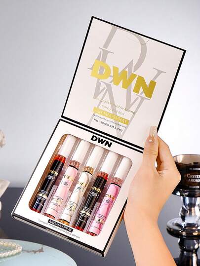 Set de 5 piezas de Bruma de Fragancia DWN de 10ml, Spray de Fragancia para Interiores, Ambientador, 5 Aromas Diferentes, Uso Diario Multicapa, Elimina Olores de Ropa y Armarios, Ideal para Vacaciones, Reuniones, Regalos. Bruma de Fragancia de Aroma a Vainilla de Larga Duración, Empaque Exquisito Adecuado para Regalar a Amigos, Día de San Valentín, Esencial de Viaje, Regalo de Navidad