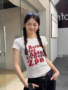 红色字母印花短袖T恤，女士夏季性感修身露脐设计休闲上衣，白色 - 白色 - 查看 2