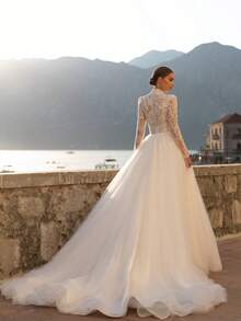 Elegant High-Neck Wedding Dress With Full-Length Sleeves And Lace Panel Detailing – Sophisticated Floor-Length A-Line Gown Featuring A Chic Turtleneck Design, Long Fitted Sleeves, Delicate Lace Insets, And A Gracefully Flowing Silhouette, Perfect For Weddings, Christmas Galas, Halloween Balls, Formal Dances, Birthday Celebrations, And Special Evening Events. A Versatile Choice For Wedding Receptions, Holiday Parties, Anniversary Dinners, Resort Getaways, Black-Tie Occasions, Cocktail Gatherings, Bridal Showers, Wedding Guest Attire, Graduation Formals, Homecoming Events, And As A Refined Bridesmaid Or Timeless Evening Gown. - 白色 - 查看 2