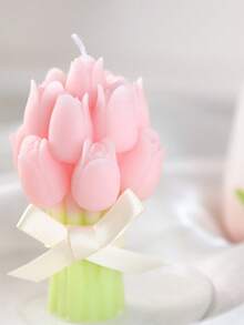 这款郁金香造型的手持花香蜡烛营造出浪漫的氛围，是特殊场合送给爱人的理想礼物。它是一款手工制作的花香蜡烛，装在香薰玻璃罐中，采用大豆蜡制成，散发着薰衣草的香气，并配有阳光捕捉器。 - A - 查看 14