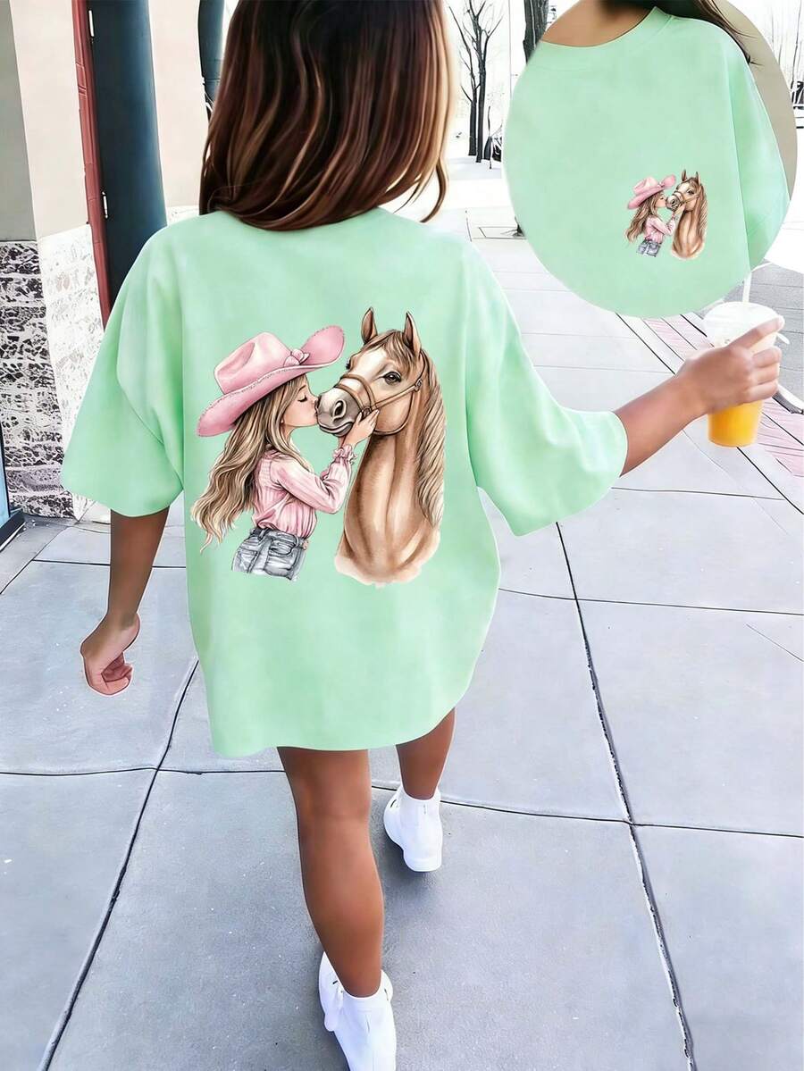 少女款 - 柔软舒适的T恤,印有戴粉色帽子的女孩亲吻小马的卡通图案,适合户外运动、休闲穿着、街头风、校园风,是春夏时尚女孩的理想之选。 - 薄荷綠 - 查看 1