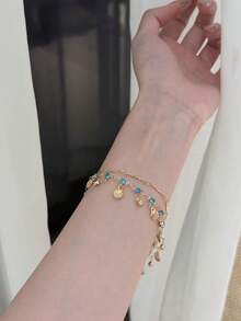 两件套蓝色水钻贝壳项链和手链，饰以闪亮的蓝色水钻和精致的贝壳设计，打造出轻盈奢华、别具一格的优雅外观。 - 彩色 - 查看 5