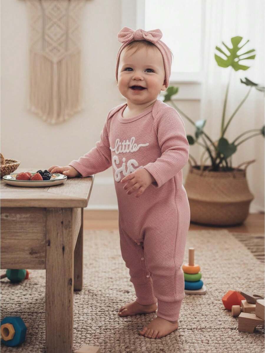 Baby Girls Romper Letter Embroidery Long Sleeve Round Neck Back Ruffled Jumpsuit with Bow Headband - Rosa - Ver 1